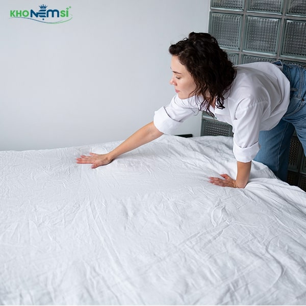 Sử dụng topper, tấm bảo vệ nệm