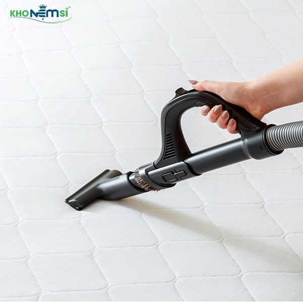 Vệ sinh nệm định kỳ